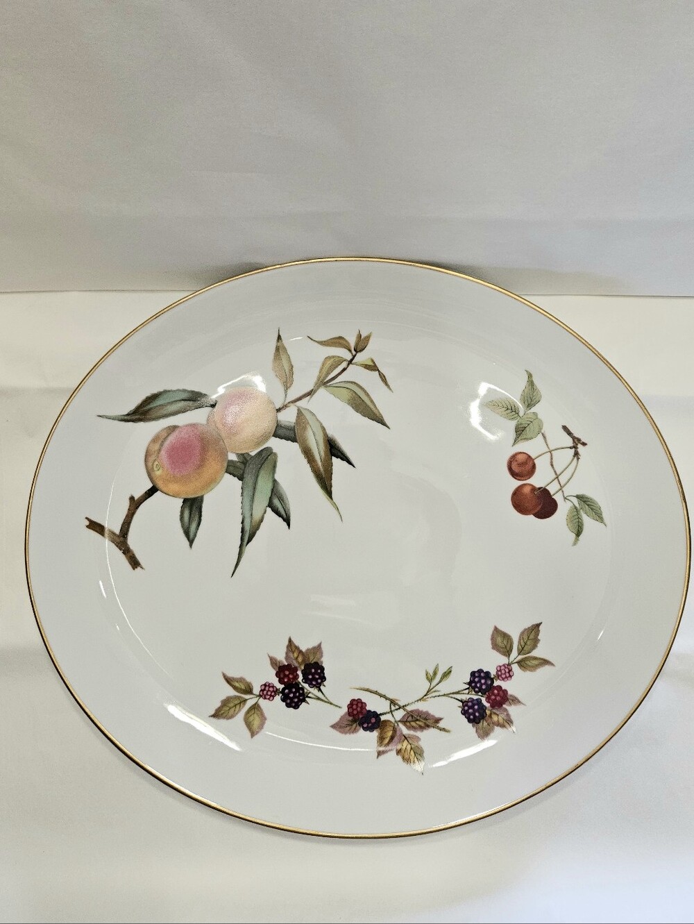 13" Oval Serving Platter. Evesham Gold by Royal Worcester.